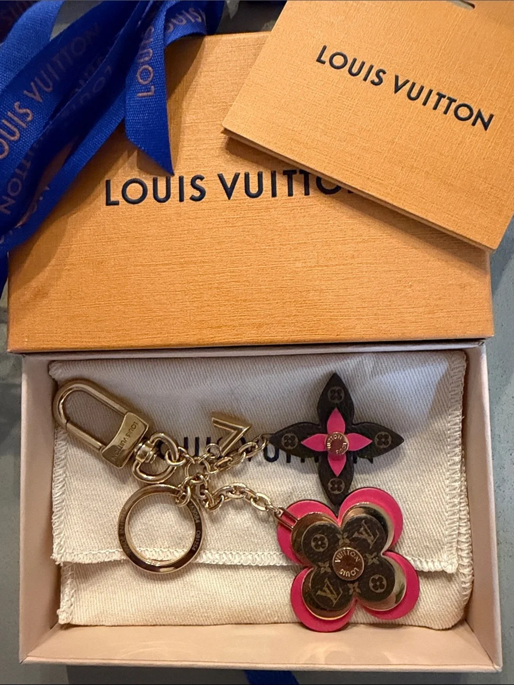 LOUIS VUITTON | ✨NEW✨ Monogram Blooming Flower Bag Charm and Key Ring in Pink